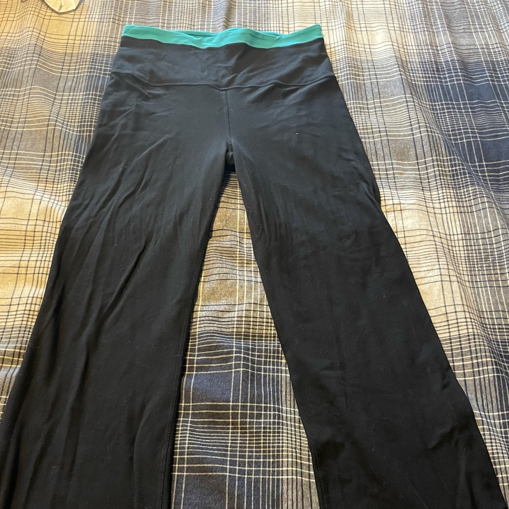 Lululemon black yoga pants